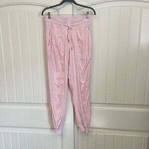 Lululemon Dance Studio Mid-Rise Lined Jogger
Strawberry Milkshake size 6